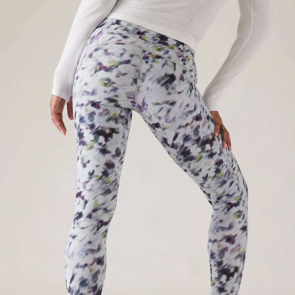 🌟🌟🌟ATHLETA🌟🌟🌟 
Silver, White Activewear Set